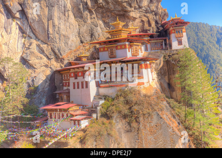 The Tigers Nest Monastery. Bhutan, Himalaya Mountains, Paro Valley. Taktshang Goemba. Perched 3,000 feet above valley below Stock Photo