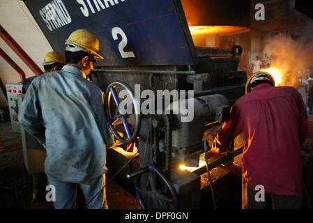 Steelworkers are working in dangerous conditions at factories around Peshawar Stock Photo