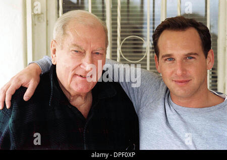 Jul. 10, 2006 - BTS: (L-R) Don Haskins, Josh Lucas.K48542ES.GLORY ROAD.TV-FILM STILL. (Credit Image: © Globe Photos/ZUMApress.com) Stock Photo