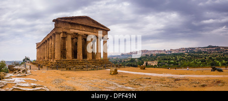 Temple of Concordia (Tempio della Concordia), Valley of the Temples (Valle dei Templi), Agrigento, UNESCO Site, Sicily, Italy Stock Photo