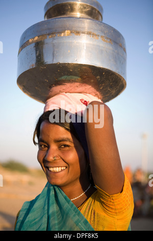 Young woman collecting water, Jaisalmer, Western Rajasthan, India, Asia Stock Photo