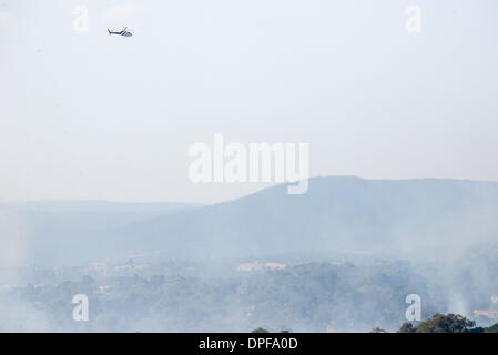 Victorian bushfires during heatwave January 2014 temperatures of 44C out of control Kangaroo Ground Panton Hill Melbourne fire yarra valley Stock Photo