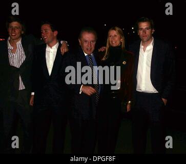 Apr. 22, 2006 - New York, New York, U.S. - AFTERPARTY FOR THE BROADWAY OPENING OF''FROST/NIXON'' AT TAVERN ON THE GREEN.CENTRAL PARK   04-22-2007.       2007.SIR DAVID FROST WITH WIFE AND FAMILY.K52687RM(Credit Image: © Rick Mackler/Globe Photos/ZUMAPRESS.com) Stock Photo