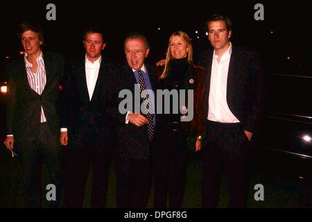 Apr. 22, 2006 - New York, New York, U.S. - AFTERPARTY FOR THE BROADWAY OPENING OF''FROST/NIXON'' AT TAVERN ON THE GREEN.CENTRAL PARK   04-22-2007.       2007.SIR DAVID FROST WITH WIFE AND FAMILY.K52687RM(Credit Image: © Rick Mackler/Globe Photos/ZUMAPRESS.com) Stock Photo