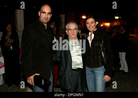 Oct 05, 2006 - Lisbon, Portugal - CARLOS CASTRO with TV presenter FATIMA LOPES and her husband during his 60th birthday party in Almada on October 5, 2006. January 2011 65 year old Portugese journalist, Carlos de Castro who was bludgeoned to death in a luxury NYC hotel room and whom also had his scrotum cut off. Foul play indeed. At present authorities are questioning his 20 someth Stock Photo