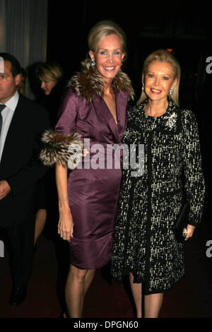 Oct. 20, 2006 - New York, New York, U.S. - SOCIALITES AND CELEBRITIES GATHER FOR THE SOCIETY OF MEMORIAL SLOAN-KETTERING CANCER CENTER PREVIEW PARTY FOR THE HAUGHTON INTERNATIONAL FINE ART ANTIQUE DEALERS SHOW.7TH REGIMENT ARMORY 10-19-2006.       2006..SOCIALITES.K50349RM(Credit Image: © Rick Mackler/Globe Photos/ZUMAPRESS.com)