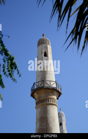 Minaret of the Al Khamis Mosque, the oldest mosque in the Kingdom of  Bahrain Stock Photo