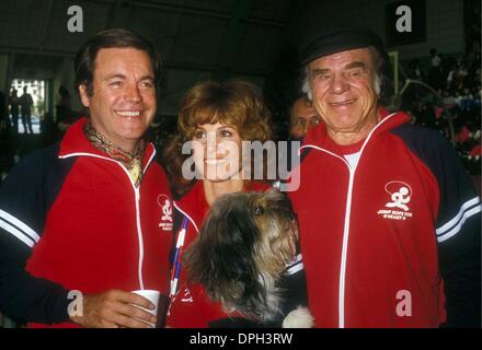 Aug. 3, 2006 - Hollywood, California, U.S. - ROBERT WAGNER WITH LIONEL STANDER AND STEFANIE POWERS 1981.# 11547.(Credit Image: © Phil Roach/Globe Photos/ZUMAPRESS.com) Stock Photo