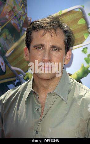 Apr. 30, 2006 - Hollywood, California, U.S. - K47677MG.OVER THE HEDGE PREMIERE WASHELD AT THE MANN VILLAGE THEATRE, LA CA.04-30-2006. MICHAEL GREMANA-   2006.STEVE CARELL(Credit Image: © Michael Germana/Globe Photos/ZUMAPRESS.com) Stock Photo