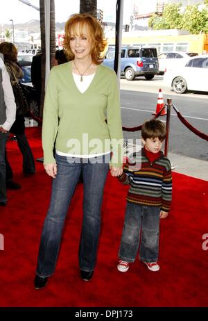 Dec. 10, 2006 - Hollywood, California, U.S. - K51060MGE.CHARLOTTES WEB PREMIERE AT THE ARCLIGHT THEATRE HOLLYWOOD,CA 12-10-2006.  -   2006.REBA MCENTIRE(Credit Image: © Michael Germana/Globe Photos/ZUMAPRESS.com) Stock Photo