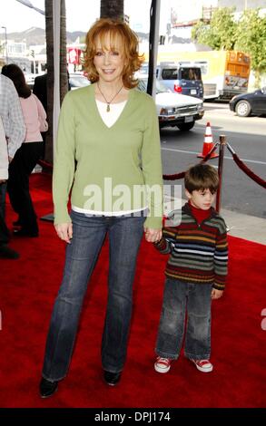 Dec. 10, 2006 - Hollywood, California, U.S. - K51060MGE.CHARLOTTES WEB PREMIERE AT THE ARCLIGHT THEATRE HOLLYWOOD,CA 12-10-2006.  -   2006.REBA MCENTIRE(Credit Image: © Michael Germana/Globe Photos/ZUMAPRESS.com) Stock Photo