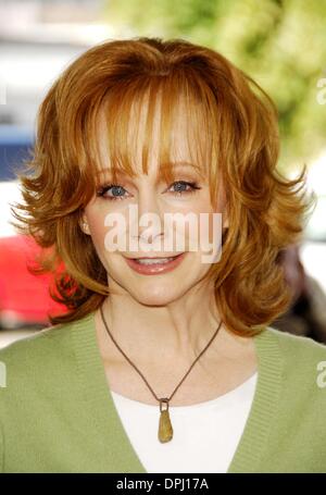 Dec. 10, 2006 - Hollywood, California, U.S. - K51060MGE.CHARLOTTES WEB PREMIERE AT THE ARCLIGHT THEATRE HOLLYWOOD,CA 12-10-2006.  -   2006.REBA MCENTIRE(Credit Image: © Michael Germana/Globe Photos/ZUMAPRESS.com) Stock Photo