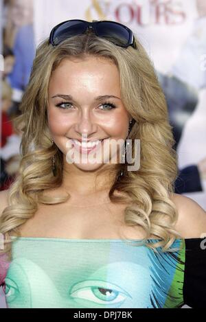 Dec. 27, 2005 - Hollywood, LOS ANGELES, USA - HAYDEN PANETTIERE.ACTRESS.YOURS, MINE & OURS, WORLD PREMIER.CINERAMA DOME, HOLLYWOOD, LOS ANGELES, USA.20-Nov-05.LAP61115.CREDIT:  -   K46303(Credit Image: © Globe Photos/ZUMAPRESS.com) Stock Photo