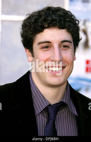 May 2, 2006 - Hollywood, LOS ANGELES, USA - JASON BIGGS.ACTOR.EIGHT BELOW, WORLD PREMIERE.HOLLYWOOD, LOS ANGELES, USA.12-Feb-06.LAQ67276.K47699.CREDIT:(Credit Image: © Globe Photos/ZUMAPRESS.com) Stock Photo