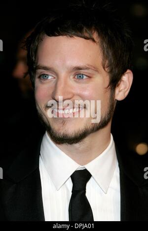 Dec. 28, 2006 - Hollywood, CALIFORNIA, USA - ELIJAH WOOD.ACTOR.BOBBY PREMIERE, AFI FEST 2006 OPENING NIGHT GALA.GRAUMANS CHINESE, HOLLYWOOD, CALIFORNIA, USA.01 November 2006.LAT76114.K51177.CREDIT:(Credit Image: © Globe Photos/ZUMAPRESS.com) Stock Photo