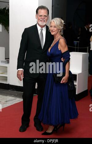 Oct. 10, 2006 - 63rd Venice Film Festival, VENICE, ITALY - TAYLOR HACKFORD & HELEN MIRREN.DIRECTOR & ACTRESS.AWARDS GALA VENICE FILM FESTIVAL.63RD VENICE FILM FESTIVAL, VENICE, ITALY.09-Sep-06.LAS73712.CREDIT:  -   K50574(Credit Image: © Globe Photos/ZUMAPRESS.com) Stock Photo