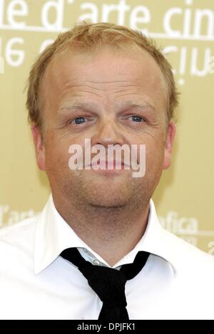 Oct. 10, 2006 - 63rd Venice Film Festival, VENICE, ITALY - TOBY JONES.ACTOR.INFAMOUS, PHOTOCALL.63RD VENICE FILM FESTIVAL, VENICE, ITALY.31-Aug-06.LAS72534.CREDIT:  -   K50574(Credit Image: © Globe Photos/ZUMAPRESS.com) Stock Photo