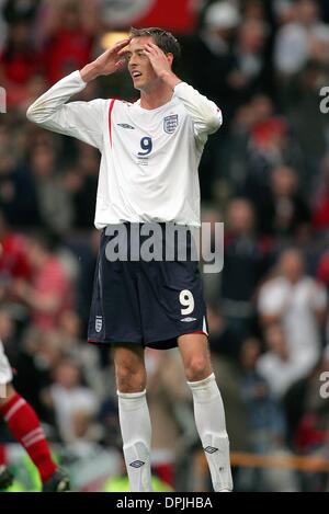 May 15, 2006 - Old Trafford Manchester, ENGLAND - PETER CROUCH.ENGLAND & LIVERPOOL FC.ENGLAND V AUSTRIA.OLD TRAFFORD MANCHESTER, ENGLAND.08-Oct-05.DIJ37689.K47874.  -   WORLD CUP PREVIEW 2006(Credit Image: © Globe Photos/ZUMAPRESS.com) Stock Photo