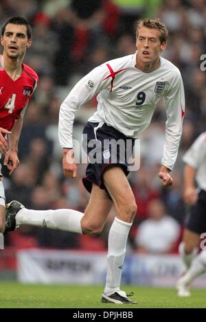 May 15, 2006 - Old Trafford Manchester, ENGLAND - PETER CROUCH.ENGLAND & LIVERPOOL FC.ENGLAND V AUSTRIA.OLD TRAFFORD MANCHESTER, ENGLAND.08-Oct-05.DIJ37687.K47874.  -   WORLD CUP PREVIEW 2006(Credit Image: © Globe Photos/ZUMAPRESS.com) Stock Photo