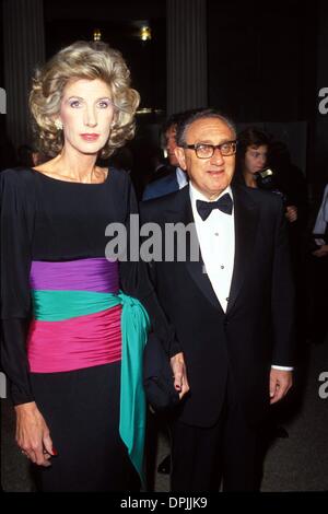 Nov. 8, 2006 - MET GALA 1984.HENRY KISSINGER AND WIFE NANCY KISSINGER . JAMES COLBURN- -    1984.NANCYKISSINGERRETRO(Credit Image: © Globe Photos/ZUMAPRESS.com) Stock Photo