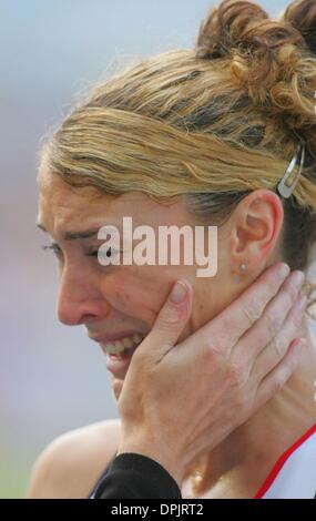 Aug. 7, 2006 - Ullevi Stadium, GOTEBORG, SWEDEN - K49239.EUROPEAN ATHLETICS CHAMPIONSHIPS DAY ONE.ULLEVI STADIUM, GOTEBORG, SWEDEN 08-07-2006. PAUL McFEGAN- -   2006.AMANDA PRITCHARD IN TEARS.800 METRES.(Credit Image: © Globe Photos/ZUMAPRESS.com) Stock Photo