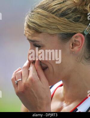 Aug. 7, 2006 - Ullevi Stadium, GOTEBORG, SWEDEN - K49239.EUROPEAN ATHLETICS CHAMPIONSHIPS DAY ONE.ULLEVI STADIUM, GOTEBORG, SWEDEN 08-07-2006. PAUL McFEGAN- -   2006.AMANDA PRITCHARD IN TEARS.800 METRES.(Credit Image: © Globe Photos/ZUMAPRESS.com) Stock Photo