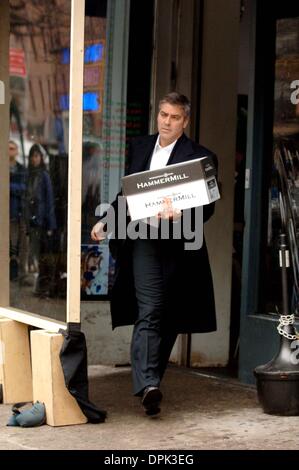 Mar. 10, 2006 - New York, NEW YORK - K47514AR.George Clooney filming on the set of the film called ''Michael Clayton'', in Tribeca, New York City..03-09-2006 . Andrea Renault /    2006(Credit Image: © Globe Photos/ZUMAPRESS.com) Stock Photo