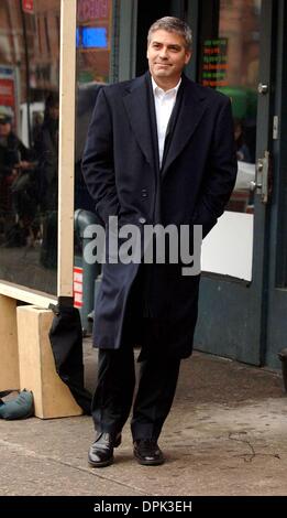 Mar. 10, 2006 - New York, NEW YORK - K47514AR.George Clooney filming on the set of the film called ''Michael Clayton'', in Tribeca, New York City..03-09-2006 . Andrea Renault /    2006(Credit Image: © Globe Photos/ZUMAPRESS.com) Stock Photo