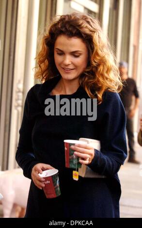 Nov. 27, 2006 - New York, new york - K50853AR.Keri  Russell  gets  her  own tea  on the set  of THE GIRL IN THE  PARK filming in New York City 11-27-2006. Andrea Rrenault-   2006(Credit Image: © Globe Photos/ZUMAPRESS.com) Stock Photo