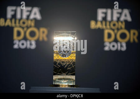 Zurich, Switzerland. 13th Jan, 2014. FIFA Women's World Player of the Year trophy Football / Soccer : General view, FIFA Ballon d'Or 2013 Gala at Kongresshaus in Zurich, Switzerland . Credit:  Maurizio Borsari/AFLO/Alamy Live News Stock Photo