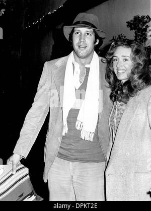 Apr. 27, 2006 - CHEVY CHASE WITH HIS WIFE JACQUELINE CARLIN CHASE AT LA SCALA RESTAURANT 12-1977. AUDREY CHIU-(Credit Image: © Globe Photos/ZUMAPRESS.com) Stock Photo