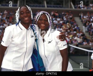 May 4, 2006 - K13136AR.ARTHUR ASHE KID'S DAY PRESENTED BY AETNA.USTA NATIONAL TENNIS CENTER.SERENA WILLIAMS AND VENUS WILLIAMS. ANDREA RENAULT/   1998(Credit Image: © Globe Photos/ZUMAPRESS.com) Stock Photo