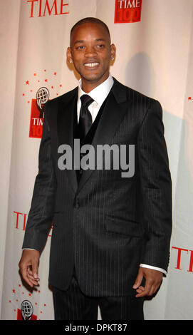 May 9, 2006 - New York, New York, USA - K47768AR.TIME MAGAZINE CELEBRATES IT'S 100 MOST INFLUENTIAL PEOPLE ISSUE PARTY. TIME-WARNER CENTER, NEW YORK New York.  05-08-2006. ANDREA RENAULT-   2006.WILL SMITH(Credit Image: © Globe Photos/ZUMAPRESS.com) Stock Photo