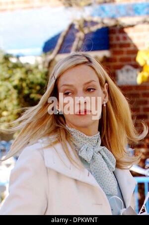 Nov. 17, 2006 - New York, new york - K50792AR.Uma Thurman on location filming the new movie, ''Accidental Husband''..Queens, New York..11-17-2006. Andrea Renault /    2006.(Credit Image: © Globe Photos/ZUMAPRESS.com) Stock Photo