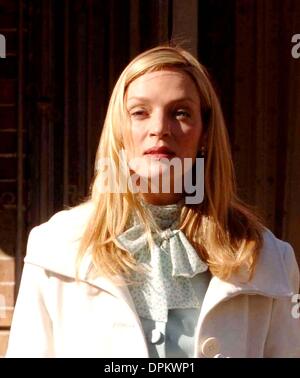 Nov. 17, 2006 - New York, new york - K50792AR.Uma Thurman on location filming the new movie, ''Accidental Husband''..Queens, New York..11-17-2006. Andrea Renault /    2006.(Credit Image: © Globe Photos/ZUMAPRESS.com) Stock Photo