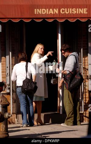 Nov. 17, 2006 - New York, new york - K50792AR.Uma Thurman on location filming the new movie, ''Accidental Husband''..Queens, New York..11-17-2006. Andrea Renault /    2006.(Credit Image: © Globe Photos/ZUMAPRESS.com) Stock Photo