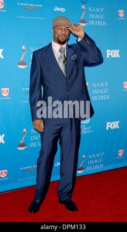 Feb. 26, 2006 - Los Angeles, CALIFORNIA, USA - K46531FB.37TH NAACP IMAGE AWARDS, ARRIVALS AT THE.SHRINE AUDITORIUM LOS ANGELES, CA.2/25/2006. FITZROY BARRETT /    2006.COMMON(Credit Image: © Globe Photos/ZUMAPRESS.com) Stock Photo