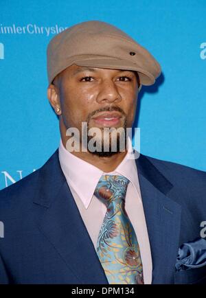 Feb. 26, 2006 - Los Angeles, CALIFORNIA, USA - K46531FB.37TH NAACP IMAGE AWARDS, ARRIVALS AT THE.SHRINE AUDITORIUM LOS ANGELES, CA.2/25/2006. FITZROY BARRETT /    2006.COMMON(Credit Image: © Globe Photos/ZUMAPRESS.com) Stock Photo