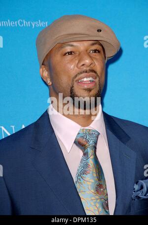 Feb. 26, 2006 - Los Angeles, CALIFORNIA, USA - K46531FB.37TH NAACP IMAGE AWARDS, ARRIVALS AT THE.SHRINE AUDITORIUM LOS ANGELES, CA.2/25/2006. FITZROY BARRETT /    2006.COMMON(Credit Image: © Globe Photos/ZUMAPRESS.com) Stock Photo