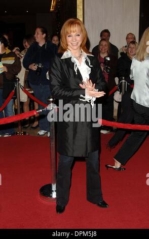 Dec. 1, 2005 - Beverly Hills, CALIFORNIA, USA - K46064FB.7th ANNUAL FAMILY TELEVISION AWARDS, HELD AT THE.BEVERLY HILTON HOTEL, BEVERLY HILLS, CA..11/30/2005. FITZROY BARRETT /    2005.REBA McENTIRE(Credit Image: © Globe Photos/ZUMAPRESS.com) Stock Photo