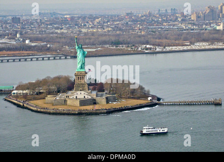The Statue of Liberty is a colossal neoclassical sculpture on Liberty Island in the middle of New York Harbor, in Manhattan, New York City. Stock Photo