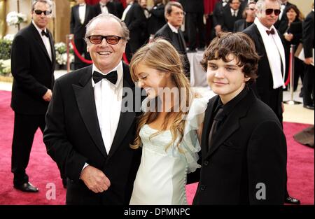 Mar. 28, 2006 - Kodak Theatre, HOLLYWOOD LOS ANGELES, USA - JACK NICHOLSON, LORRAINE NICHOLSON & RAYMOND NICHOLSON.ACTOR & CHILDREN.78TH ACADEMY AWARDS.KODAK THEATRE, HOLLYWOOD LOS ANGELES, USA.LAQ65781.K47133.03-05-2006.(Credit Image: © Globe Photos/ZUMAPRESS.com) Stock Photo