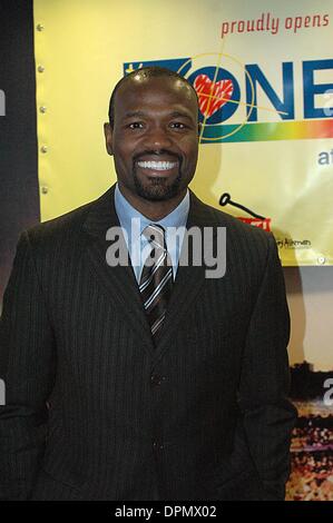 Feb. 7, 2006 - harold reynolds (espn studio, former major league baseball player).K46673KR.MT SINAI HOSPITAL, NEW ZONE DEDICATION OF NEW ZONE FOR SICK KIDS NEW YORK CITY .02-07-2006. KEN RUMMENTS-   2006(Credit Image: © Globe Photos/ZUMAPRESS.com) Stock Photo