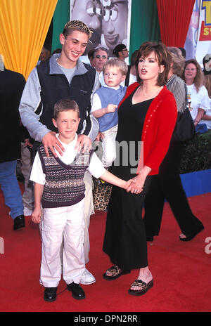 Aug. 4, 2006 - K17172LR.TOY STORY 2 PREMERE EL CAPITAN THEATRE HOLLYWOOD CA 11-13-1999.MARIE OSMOND AND FAMILY. LISA ROSE-   MARIEOSMONDRETRO(Credit Image: © Globe Photos/ZUMAPRESS.com) Stock Photo