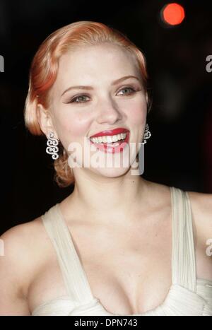 Nov. 5, 2006 - London, Greater London, United Kingdom - K50588.'The Prestige' Premiere-Arrivals-Odeon West End, Leicester Square, London, United Kingdom.. MARK CHILTON-RICH    11-05-2006.SCARLETT JOHANSSON(Credit Image: © Globe Photos/ZUMAPRESS.com) Stock Photo