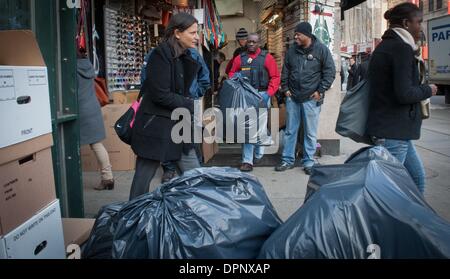 Canal street new york handbags hi-res stock photography and images