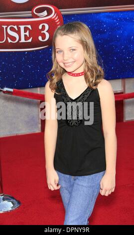 Oct. 29, 2006 - Hollywood, CALIFORNIA, USA - SAMMI HANRATTI -.THE SANTA CLAUSE 3: THE ESCAPE CLAUSE - WORLD PREMIERE -.EL CAPITAN THEATER, HOLLYWOOD, CALIFORNIA - .10-29-2006 -. NINA PROMMER/   2006.K50344NP(Credit Image: © Globe Photos/ZUMAPRESS.com) Stock Photo