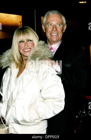 Jan. 7, 2006 - Palm Springs, CALIFORNIA, USA - SUZANNE SOMERS, ALAN HAMEL -.17TH ANNUAL PALM SPRINGS FESTIVAL GALA -.PALM SPRINGS, CALIFORNIA - .01-07-2006 -. NINA PROMMER/   2006.K46333NP.(Credit Image: © Globe Photos/ZUMAPRESS.com) Stock Photo