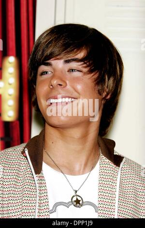 May 4, 2006 - Hollywood, CALIFORNIA, USA - ZAC EFRON -.HIGH SCHOOL MUSICAL -.RENAISSANCE HOTEL, HOLLYWOOD, CALIFORNIA - .05-04-2006 -. NINA PROMMER/   2006.K47643NP.(Credit Image: © Globe Photos/ZUMAPRESS.com) Stock Photo