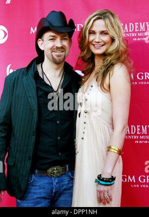 May 23, 2006 - Las Vegas, NEVADA, USA - SUGARLAND -.41ST ANNUAL ACADEMY OF USA MUSIC AWARDS -.MGM GRAND, LAS VEGAS, NEVADA .05-23-2006 -. NINA PROMMER/   2006.K47840NP.(Credit Image: © Globe Photos/ZUMAPRESS.com) Stock Photo